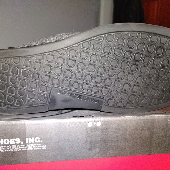 DC slip on casual shoes - Picture 4 of 5